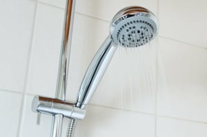 schlechte Duschgewohnheiten, die Ihre Dusche ruinieren